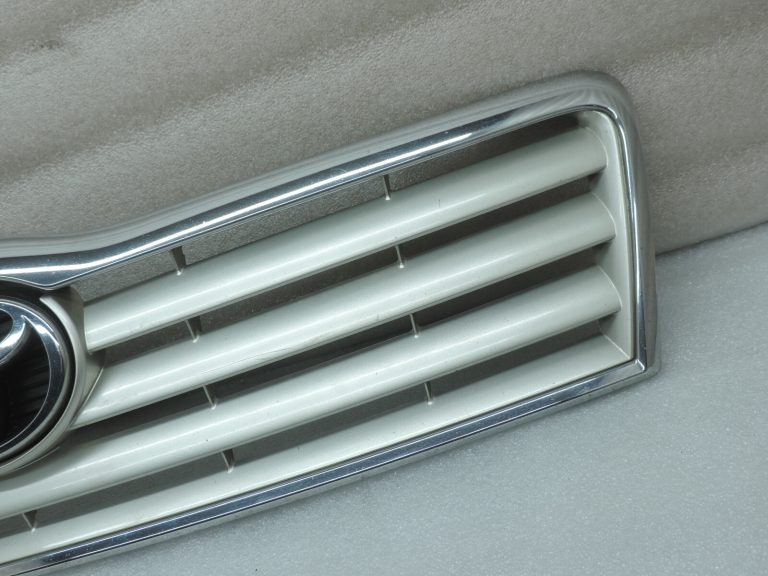Oriģinālā Toyota Avensis T25 pirms facelift Radiatora režģis 531000505060B0