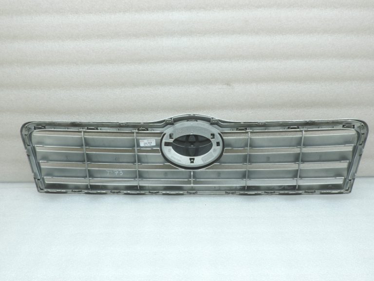 Oriģinālā Toyota Avensis T25 pirms facelift Radiatora režģis 531000505060B0