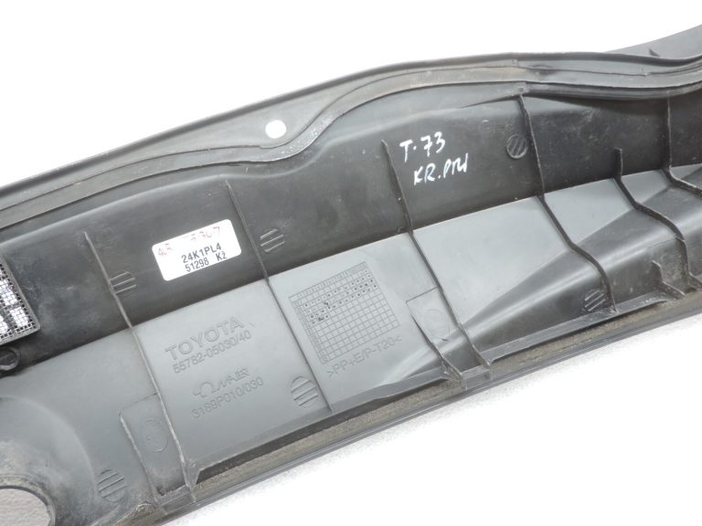 Oriģināls Toyota Avensis T25 vējstikla pārsegs kreisais deflektors