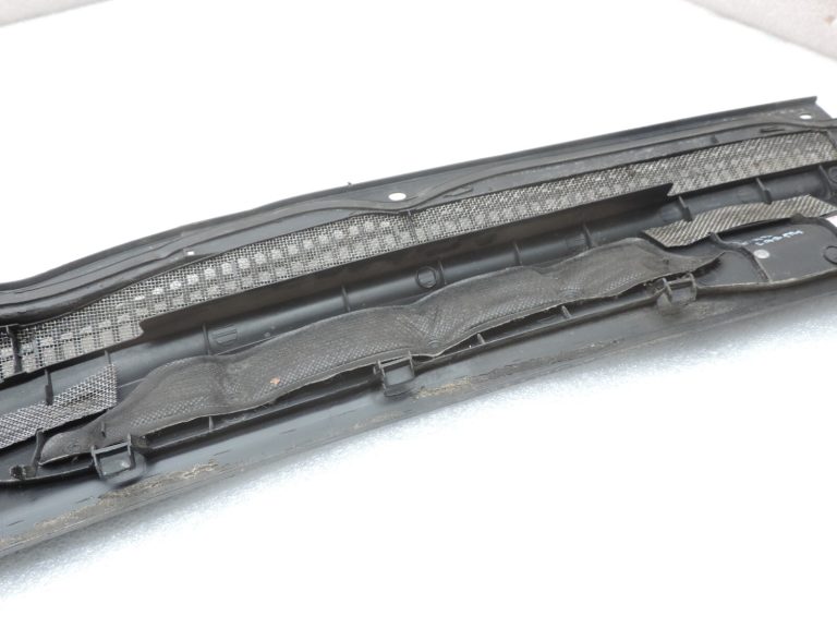 Oriģināls Toyota Avensis T25 vējstikla pārsegs deflektors, labais