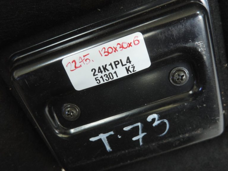 Oriģināls Toyota Avensis T25 kombi bagāžnieka grīdas segums 5840805020B0