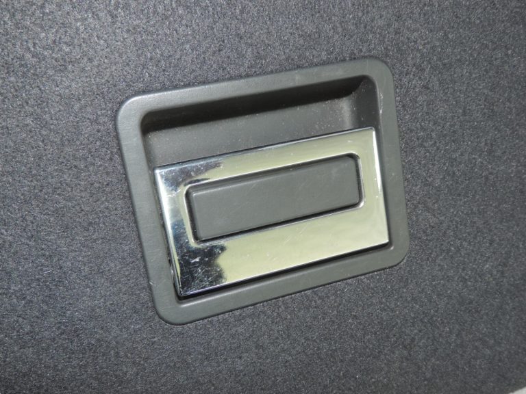 Oriģināls Toyota Avensis T25 kombi bagāžnieka grīdas segums 5840805020B0