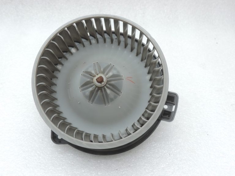 Oriģināls Toyota Avensis T25 Corolla E12 sildītāja ventilatora ventilatora motors 8710302080