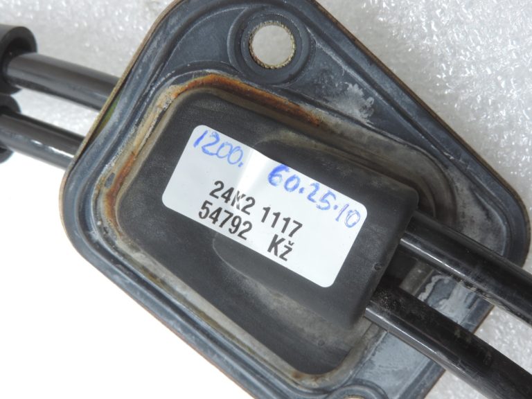 Oriģināla Toyota Avensis T25 2.2d 6 pakāpju manuālās pārnesumkārbas pārslēgšanas vārtu troses vilkšana
