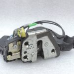 Oriģinālā Toyota Avensis T25 Corolla E12 Priekšējo kreiso durvju slēdzene 6904002152