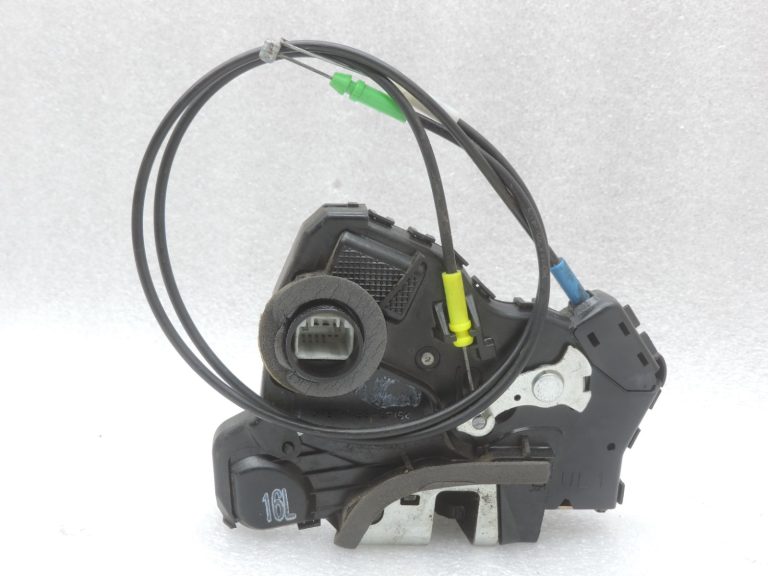 Oriģinālā Toyota Avensis T25 Corolla E12 Priekšējo kreiso durvju slēdzene 6904002152