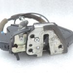 Oriģinālā Toyota Avensis T25 Corolla E12 aizmugurējā kreisā durvju slēdzene 6906002102