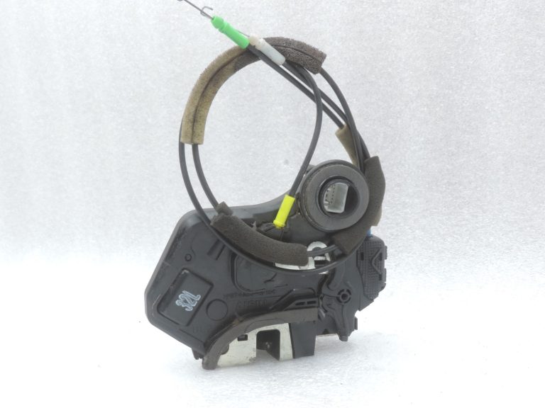 Oriģinālā Toyota Avensis T25 Corolla E12 aizmugurējā kreisā durvju slēdzene 6906002102