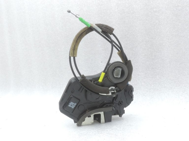 Oriģinālā Toyota Avensis T25 Corolla E12 aizmugurējā kreisā durvju slēdzene 6906002102