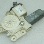 Oriģināls Toyota Avensis T25 aizmugurējā kreisā loga motors 6984005100