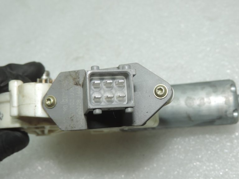 Oriģināls Toyota Avensis T25 aizmugurējā kreisā loga motors 6984005100