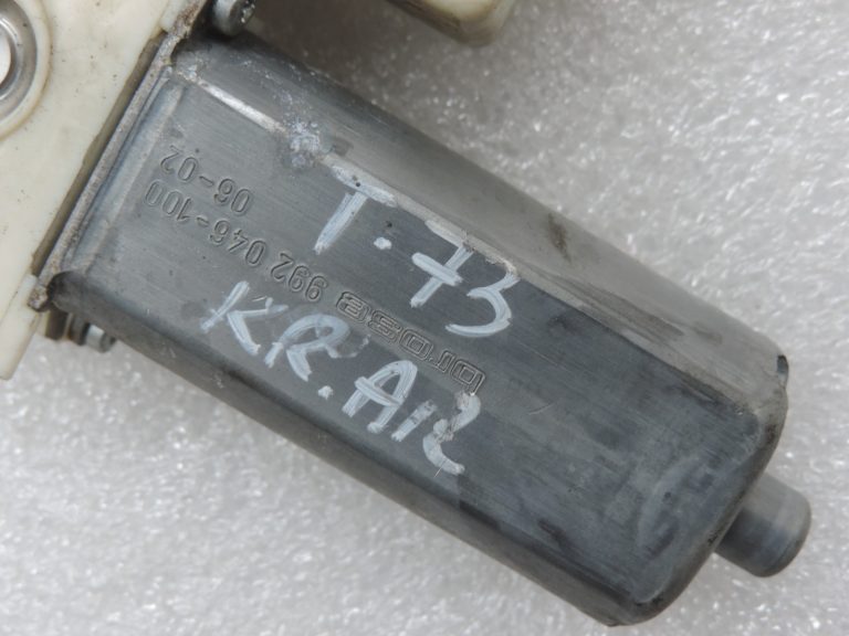 Oriģināls Toyota Avensis T25 aizmugurējā kreisā loga motors 6984005100