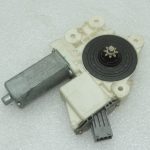 Oriģināls Toyota Avensis T25 aizmugurējā labā loga motors 6983005100