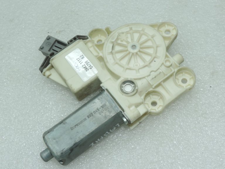 Oriģināls Toyota Avensis T25 aizmugurējā labā loga motors 6983005100