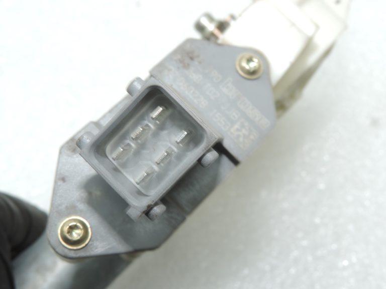 Oriģināls Toyota Avensis T25 aizmugurējā labā loga motors 6983005100