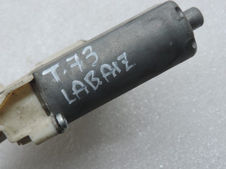 Oriģināls Toyota Avensis T25 aizmugurējā labā loga motors 6983005100