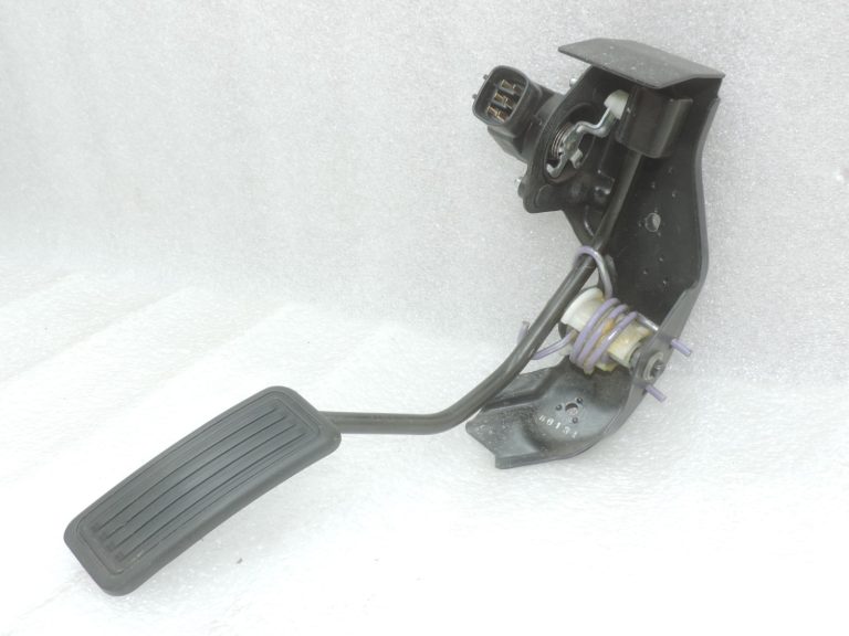 Oriģināls Toyota Avensis T25 Corolla E12 Diesel akseleratora pedālis 7801013011, 78010-13011