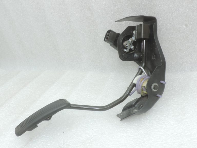 Oriģināls Toyota Avensis T25 Corolla E12 Diesel akseleratora pedālis 7801013011, 78010-13011