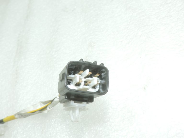 Oriģinālais Toyota Avensis T25 dīzeļdegvielas gāzes pedāļa vadu instalācijas kabelis 8222305060