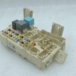 Oriģināls Toyota Avensis T25 drošinātāju bloka vadības bloks 8273005040, 82730-05040