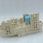 Oriģināls Toyota Avensis T25 drošinātāju bloka vadības bloks 8273005040, 82730-05040