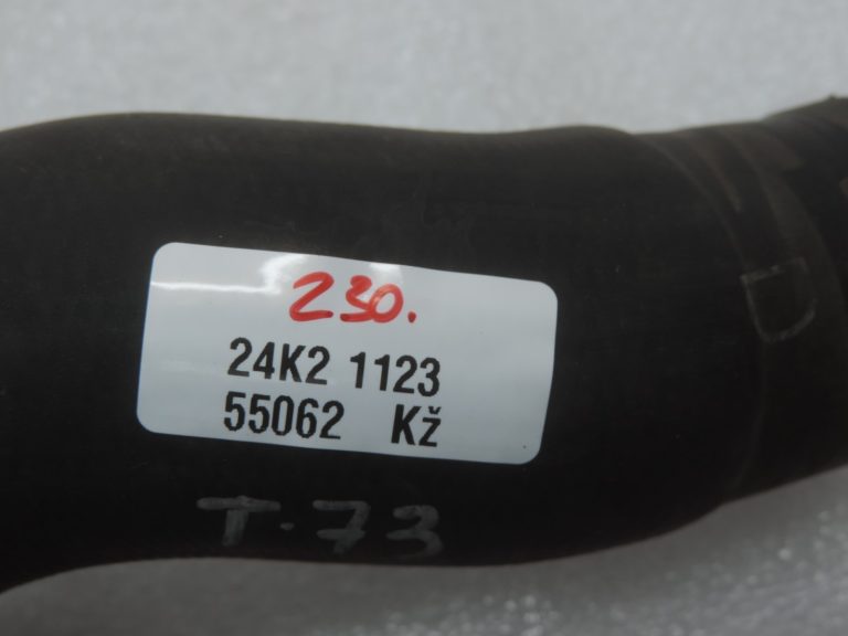 Oriģināla Toyota Avensis T25 2.2 D-CAT 2ADFHV Radiatora šļūtene Radiatora izplūdes caurule