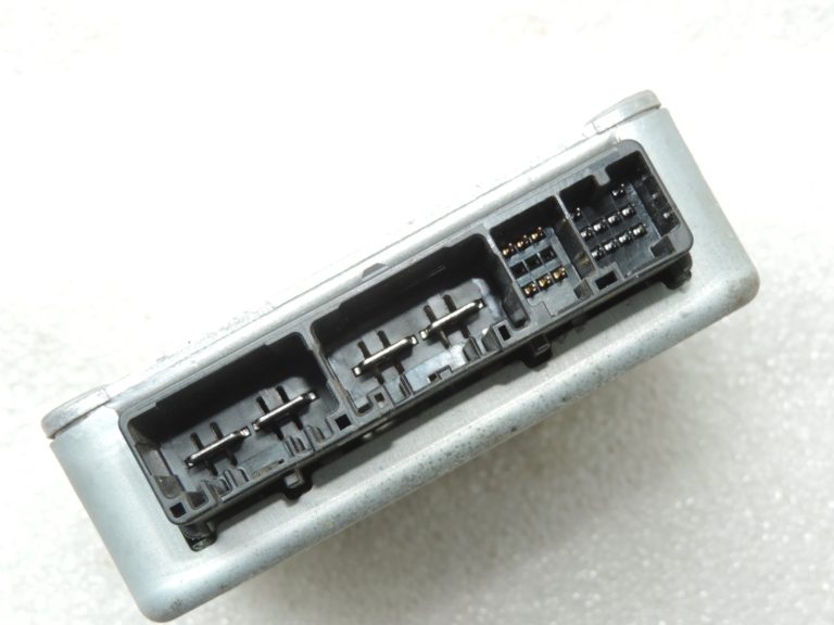 Oriģināls Toyota Yaris P13 stūres kolonnas vadības bloks ar elektrisko stūres pastiprinātāju