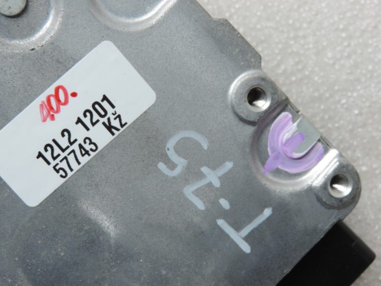 Oriģināls Toyota Yaris P13 stūres kolonnas vadības bloks ar elektrisko stūres pastiprinātāju