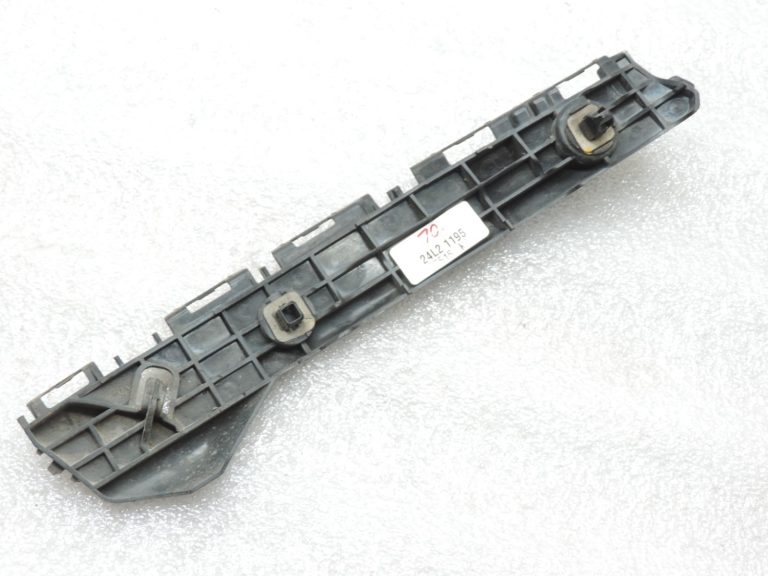 Oriģināls 2012-2014 Toyota Yaris P13 Aizmugurējā bampera kronšteins labajā pusē