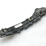 Oriģināls 2012-2014 Toyota Yaris P13 Aizmugurējā bampera kronšteins labajā pusē