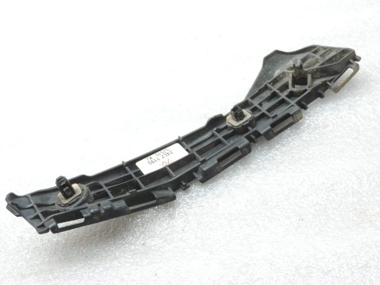 Oriģināls 2012-2014 Toyota Yaris P13 Aizmugurējā bampera kronšteins labajā pusē
