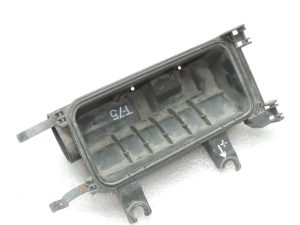 Oriģinālā 2011-2020 Toyota Yaris P13 1.3 VVT-i Hybrid gaisa filtra kastes apakšējā daļa