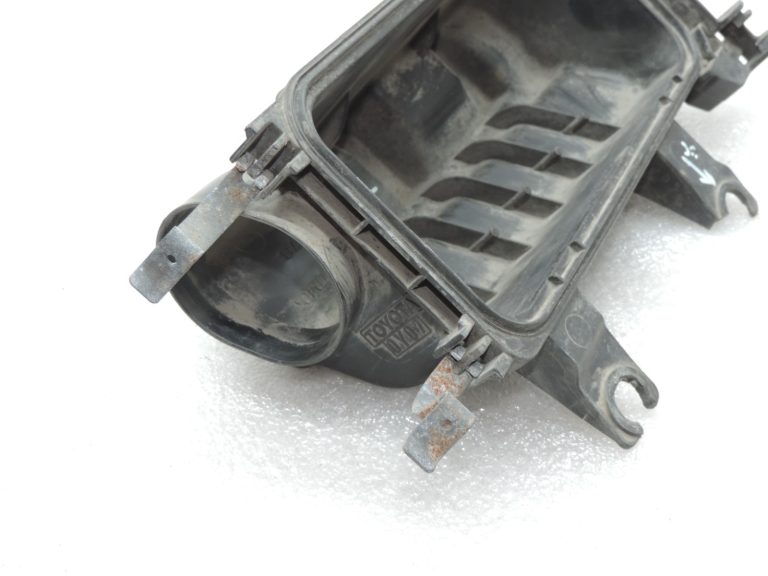 Oriģinālā 2011-2020 Toyota Yaris P13 1.3 VVT-i Hybrid gaisa filtra kastes apakšējā daļa
