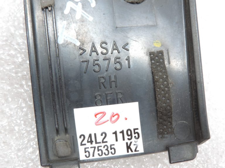 2012-2020 Toyota Yaris P13 Priekšējais labās puses durvju vāks ārējā spoguļa līstes
