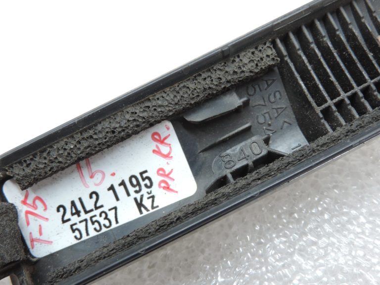Oriģinālais 2012-2014 Toyota Yaris P13 priekšējo kreiso durvju vāka līstes 7575452010