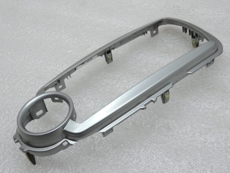 Oriģinālais 2012-2014 Toyota Yaris P13 radio paneļa paneļa vāks