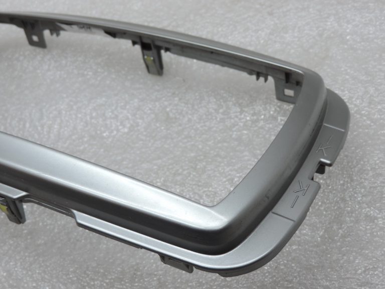 Oriģinālais 2012-2014 Toyota Yaris P13 radio paneļa paneļa vāks