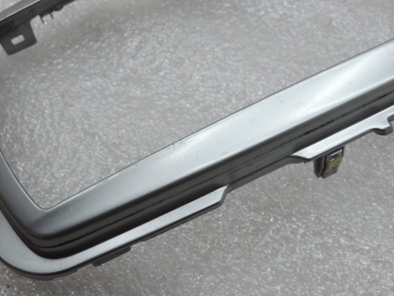 Oriģinālais 2012-2014 Toyota Yaris P13 radio paneļa paneļa vāks