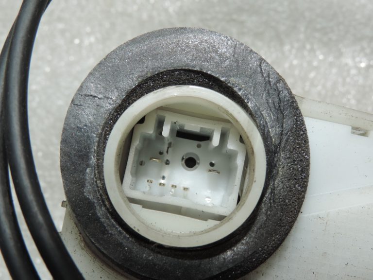 Oriģinālais 2005-2014 Toyota Yaris P9/P13 durvju slēdzene priekšējā kreisā pusē