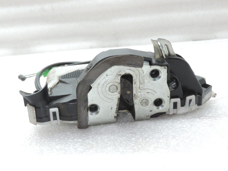 Oriģinālais 2005-2014 Toyota Yaris P9/P13 durvju slēdzene priekšējā labajā pusē