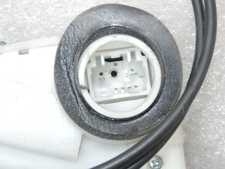 Oriģinālais 2005-2014 Toyota Yaris P9/P13 durvju slēdzene priekšējā labajā pusē