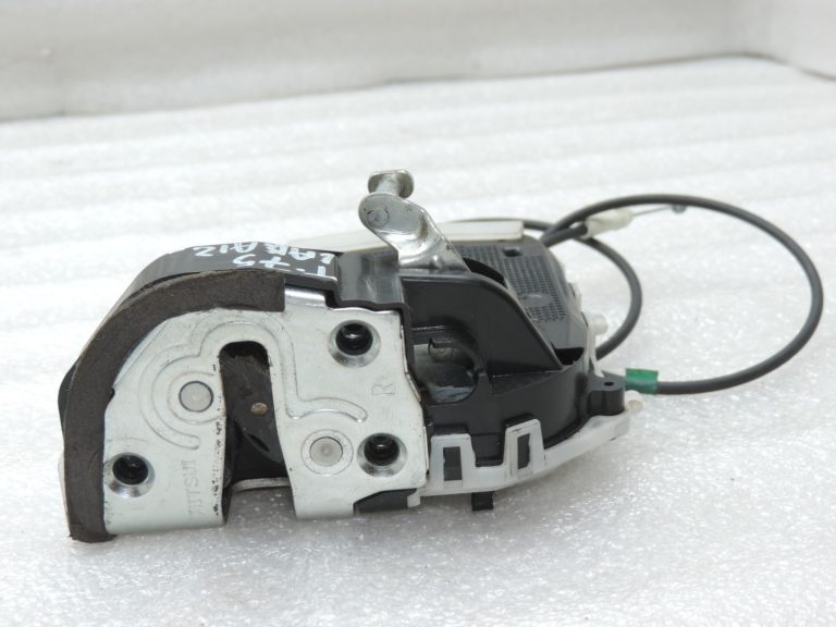Oriģināla 2012-2014 Toyota Yaris P13 aizmugurējā labā durvju slēdzene