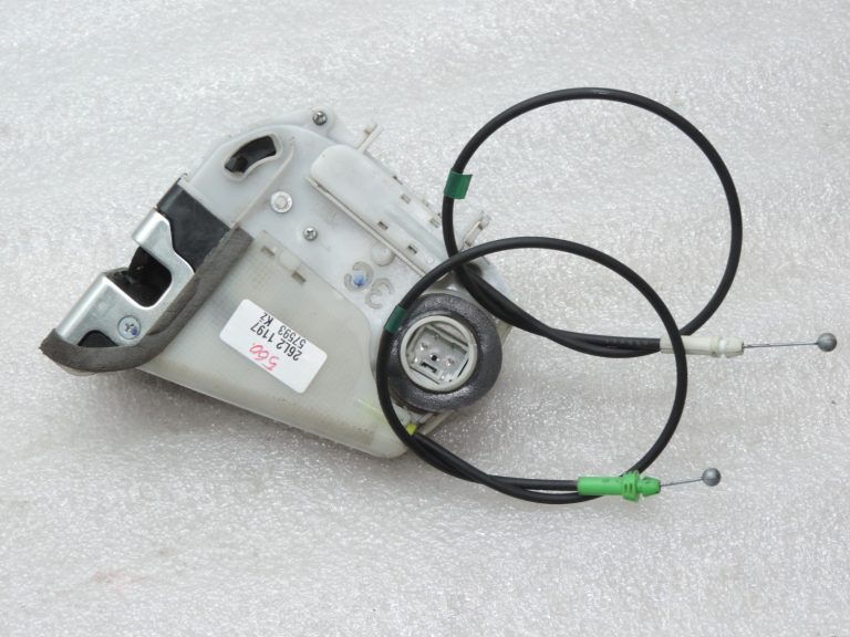 Oriģināla 2012-2014 Toyota Yaris P13 aizmugurējā labā durvju slēdzene