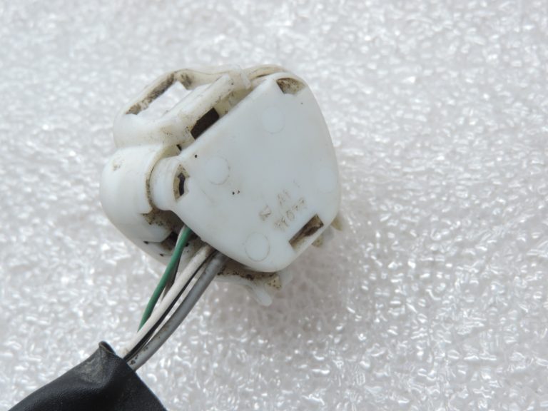 Oriģināls 2012-2020 Toyota Yaris P13 1.3 VVT-i degvielas sūkņa kabeļa spraudnis