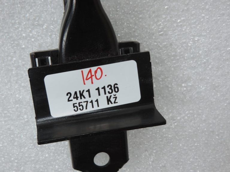 Oriģināls Toyota Yaris P13 akumulatora turētājs augšējā daļa 744040D130, 74404-0D130