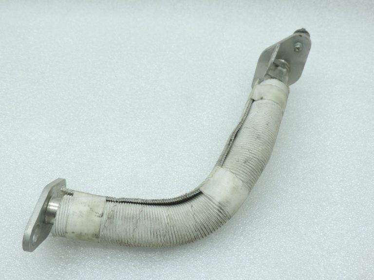 Oriģinālā Toyota Yaris P13 1.5 VVTi Hybrid 2NRFKE EGR caurule 2561047010