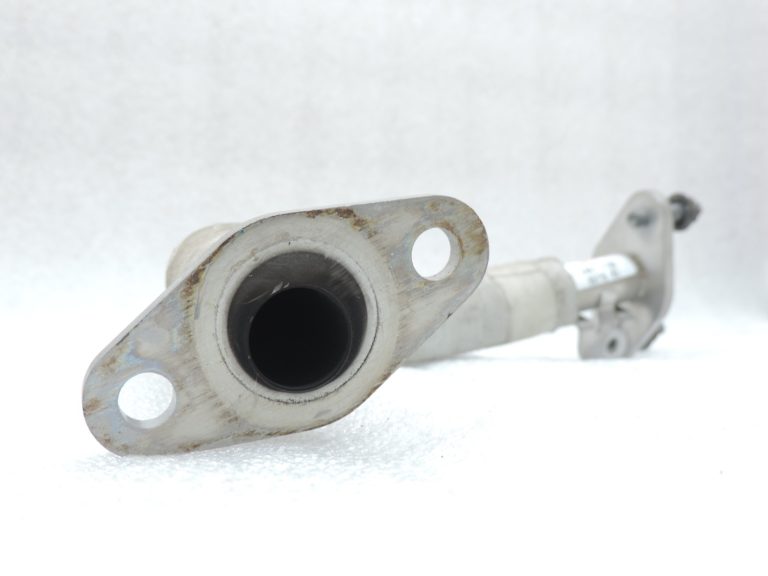 Oriģinālā Toyota Yaris P13 1.5 VVTi Hybrid 2NRFKE EGR caurule 2561047010