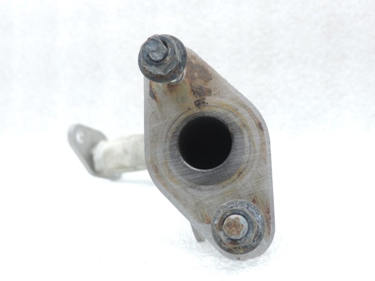 Oriģinālā Toyota Yaris P13 1.5 VVTi Hybrid 2NRFKE EGR caurule 2561047010
