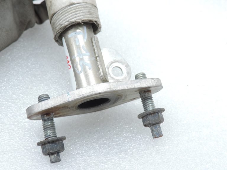Oriģinālā Toyota Yaris P13 1.5 VVTi Hybrid 2NRFKE EGR caurule 2561047010
