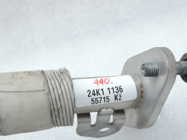 Oriģinālā Toyota Yaris P13 1.5 VVTi Hybrid 2NRFKE EGR caurule 2561047010